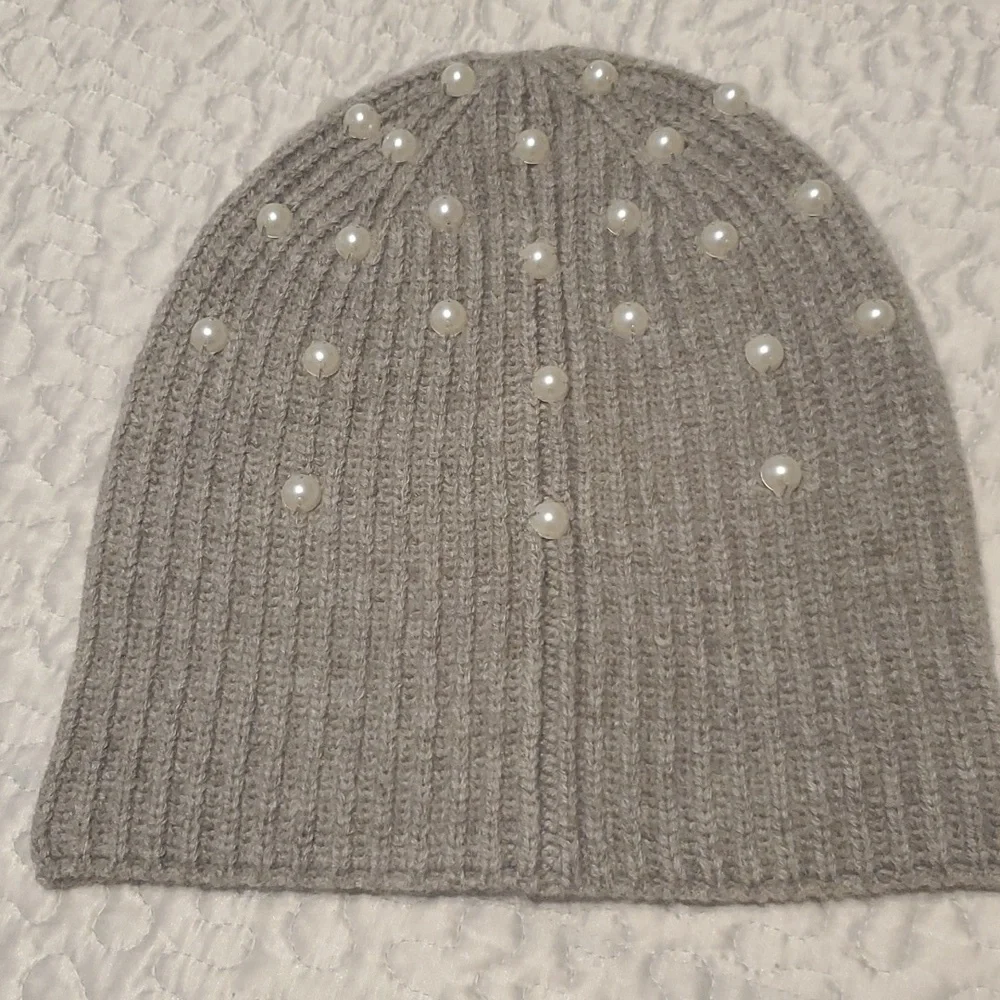 NWT  KATE SPADE  KNIT  BEANIE  WITH  FAUX  PEARLS - Picture 2 of 6